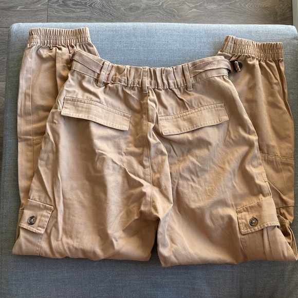 Pull&bear army style khaki pants in size 4. - Picture 2 of 3